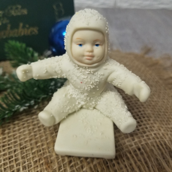 Snowbabies Sledding Figurine - Picture 4 of 7